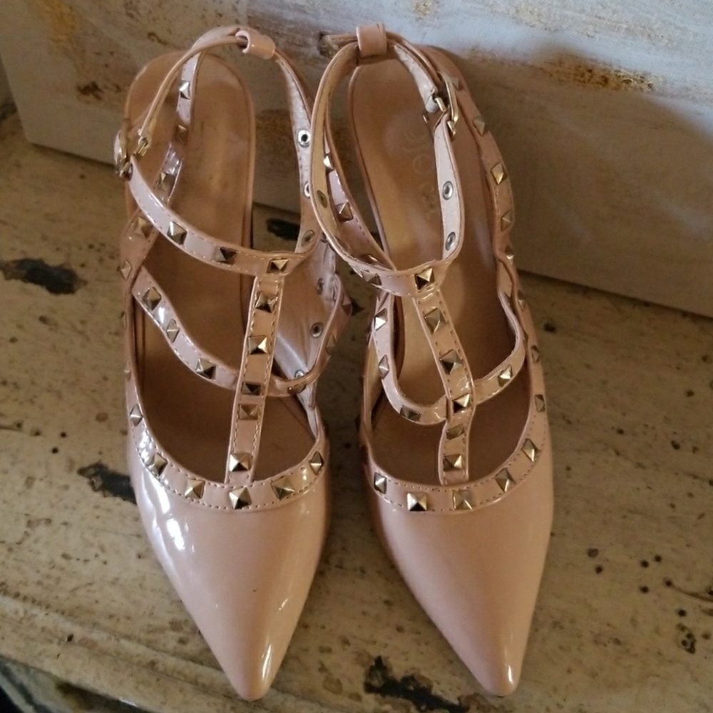 STUDDED NUDE HEELS